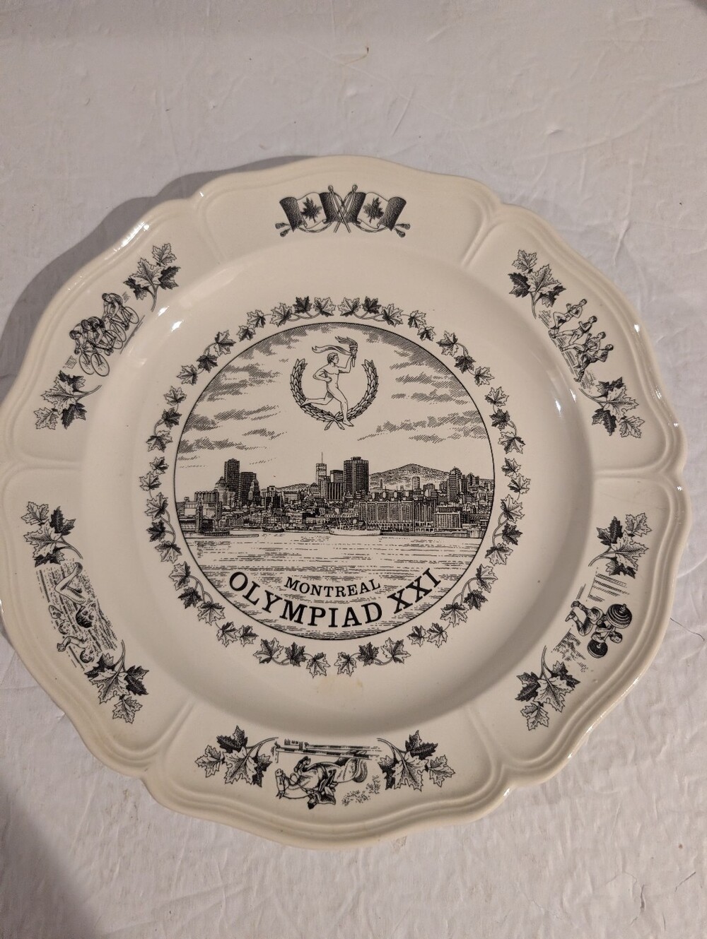 Wedgwood Of Etruria & Barlaston Montreal Olympiad XXI Commemorative Plate